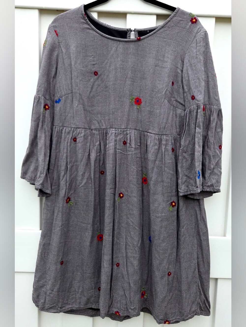 Emberley Women's  Floral Embroidered  Long Sleeve Dress Size Medium.